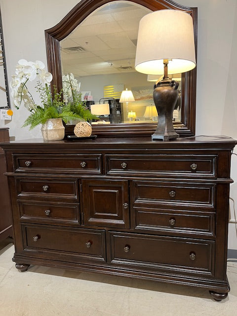 Brown Dresser w Mirror Brown Dresser w Mirror
